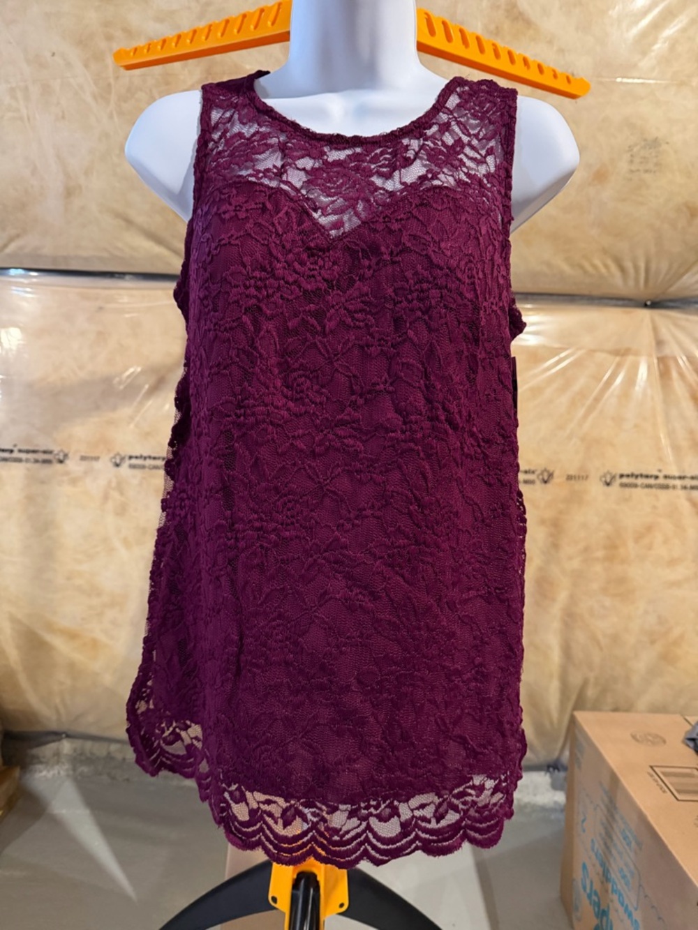 Lace Sleeveless Tank Top in Deep Berry